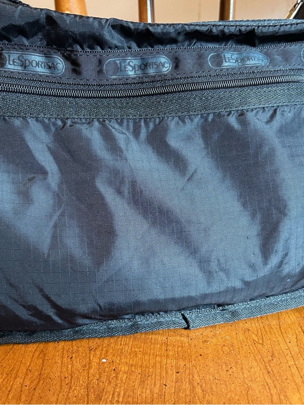 Read Description: LeSportsac Black Nylon Crossbody Shoulder Bag - Picture 3 of 7